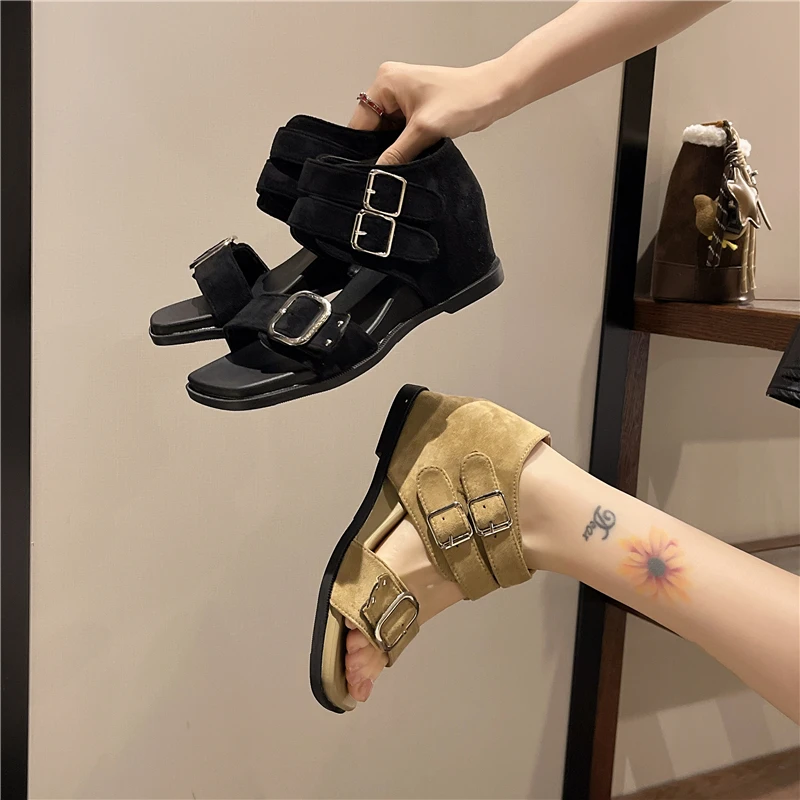 

Wobbly Heel Bag with Slip-on Buckle Waterproof Platform Fashionable and Versatile Comfortable and Slip-resistant Women's Sandals