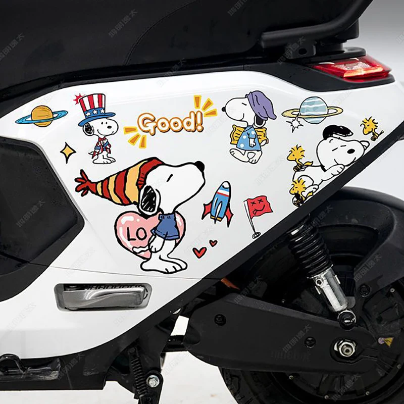 Snoopy Motorcycle Sticker Cartoon Creative Car Scratch Masking Stickers Car Styling Window Decoration Moto Decals Accessories