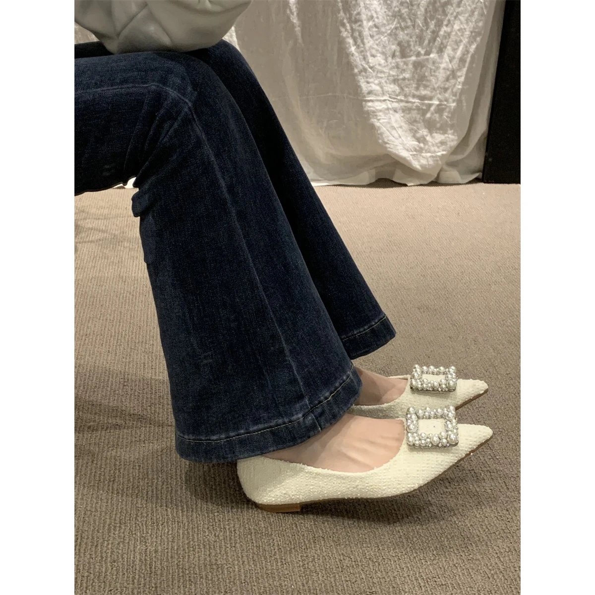 2025 الربيع والخريف جديد عصري وأشار حجم كبير حذاء مسطح اللؤلؤ مربع مشبك أسود صغير الحجم أحذية نسائية عادية #2