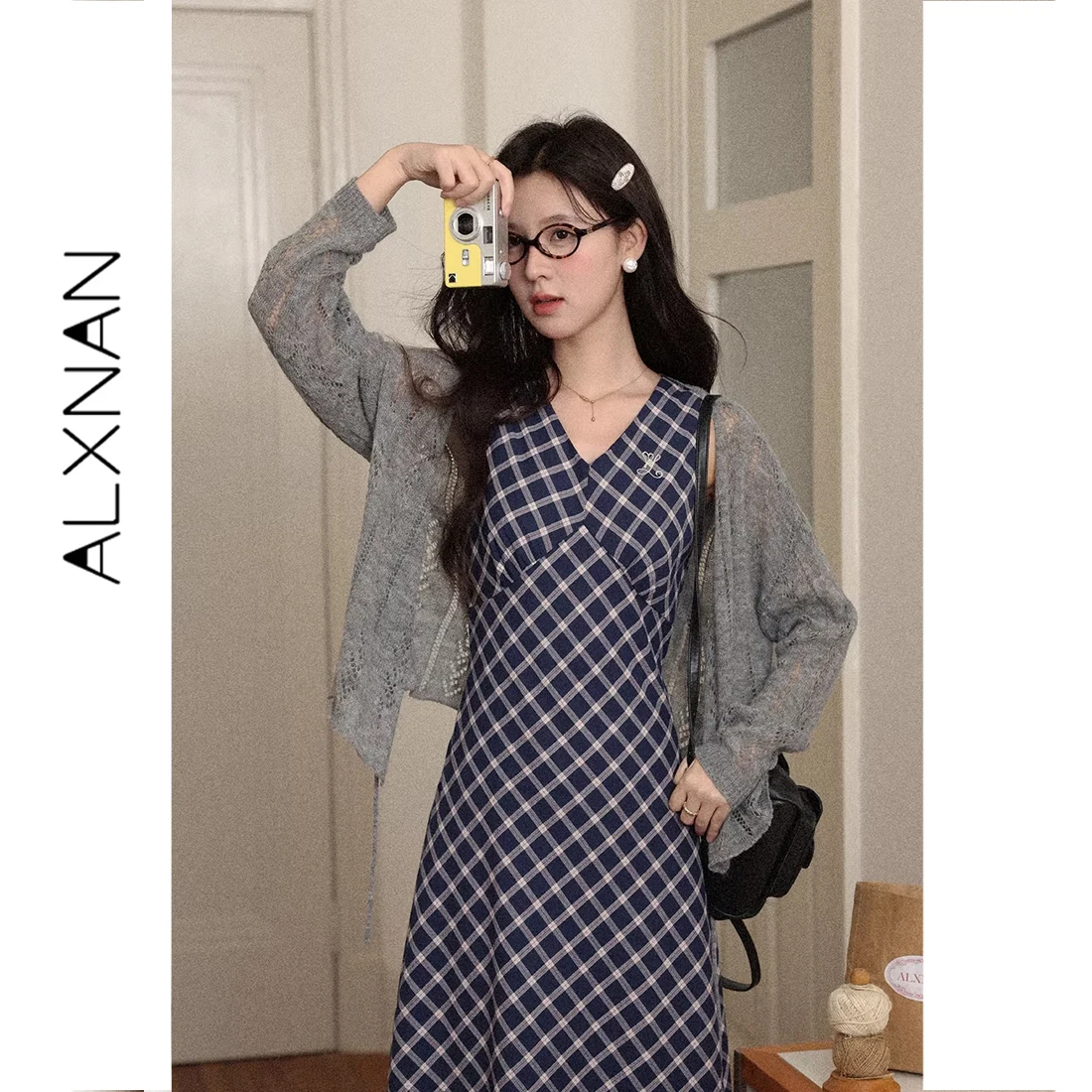 

ALXNAN Plus Size Gray Hollow Out Knit Cardigan Soft Lightweight loose-fit Long Sleeve Autumn Casual Outerwear For Women D12556SY