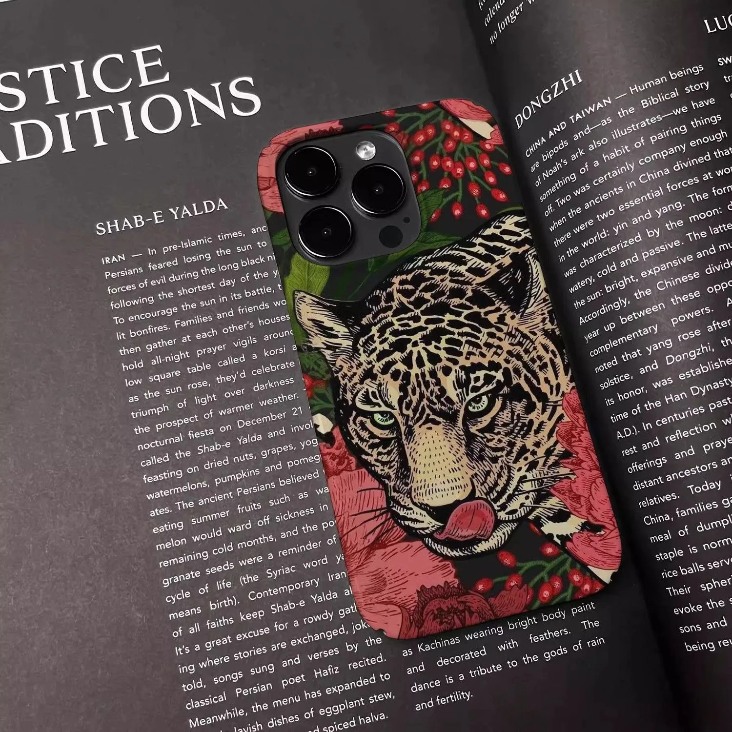 حافظة لهاتف آيفون 16 15 14 11 12 13 Pro Max Plus مزودة بالزهور والتوت