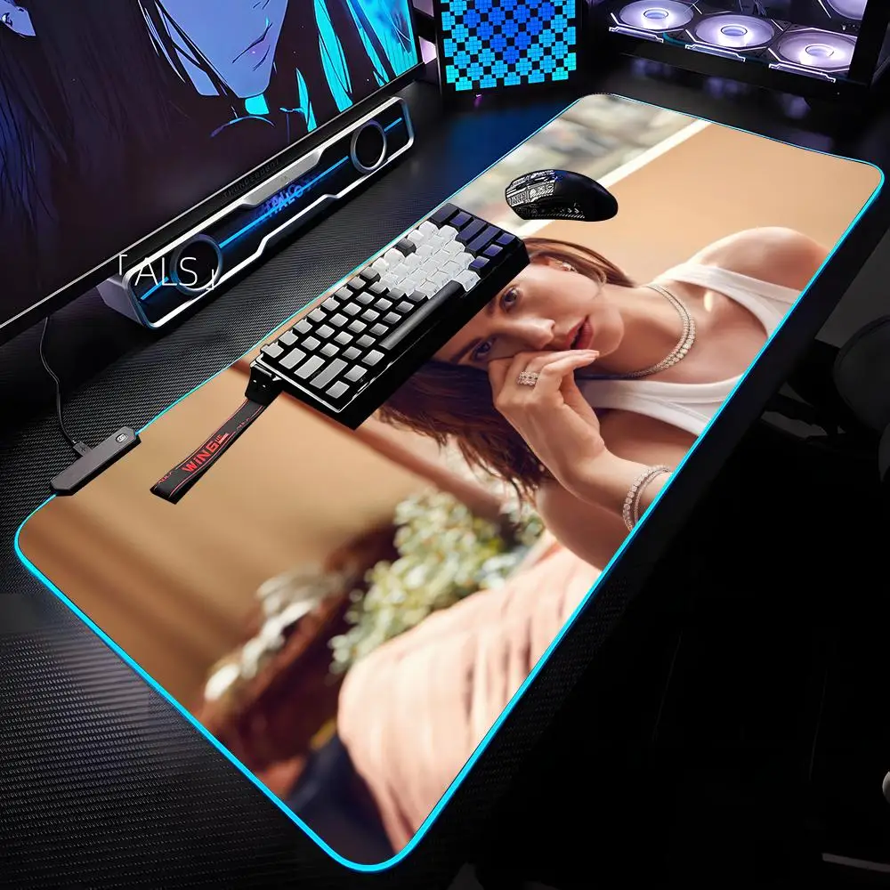 

Коврик для мыши с портретом Лили Джеймс, коврик для мыши с RGB-подсветкой, коврик для мыши для ноутбука, коврик для мыши для ноутбука, геймерский коврик для компьютерного стола, игровые аксессуары