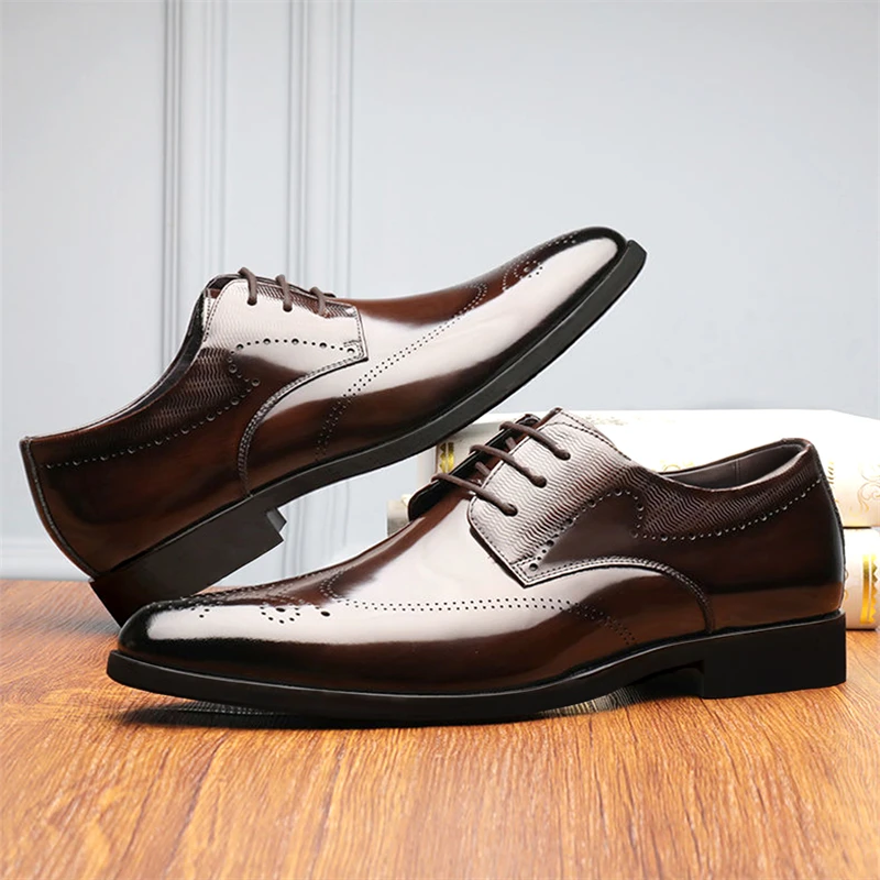 British Style Men Glossy Brogue Oxfords Lace Up Point Toe Formal Business Office Shoes Plus Size Party Gentleman Dress Footwear