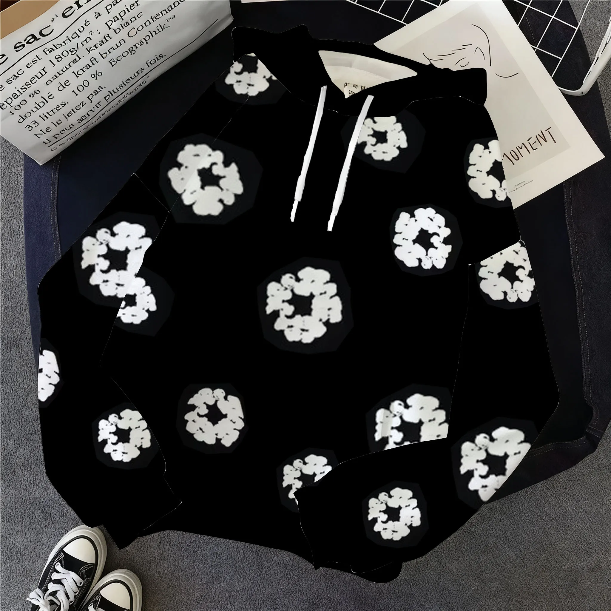 

Модная толстовка с капюшоном с цветочным принтом в серии повседневной спортивной одежды – универсальный выбор для улицы.