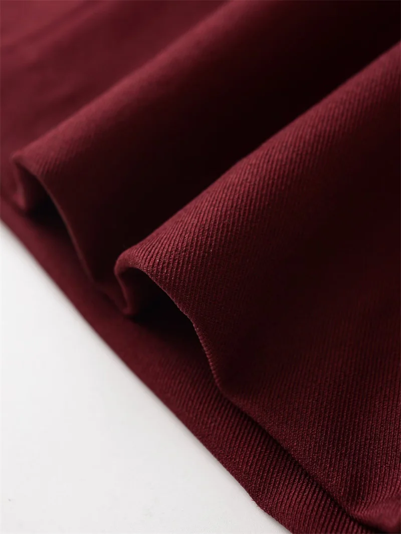 فستان نسائي خريف 2025 نمط جديد عنابي بدون أكمام ورقبة على شكل حرف v مطوي الخصر فستان طويل أنيق راقي