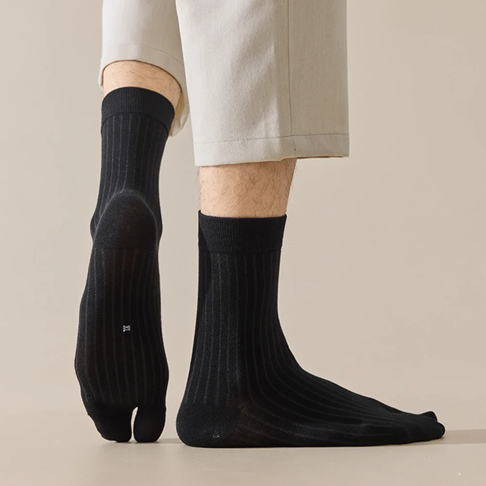 Рисунок 4 - 1 пара мужских носков с двумя пальцами