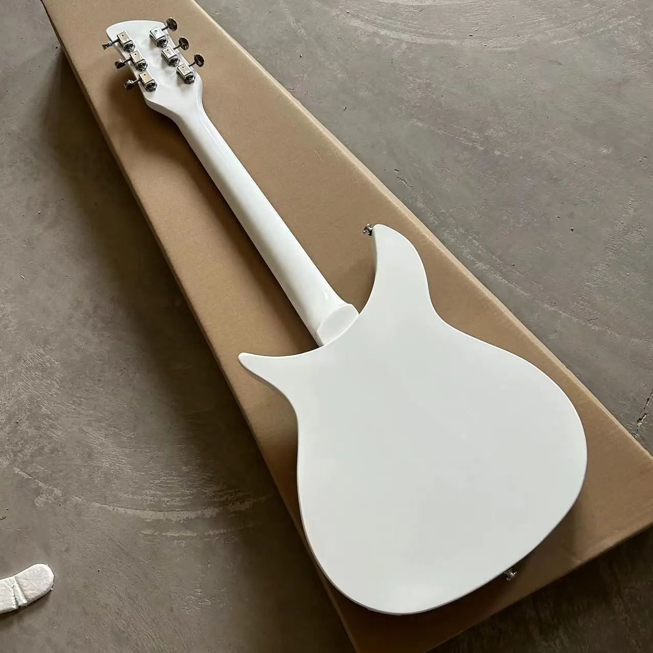 325 جيتار كهربائي أبيض، جسم الزيزفون، اهتزاز الجاز، أسود، لوحة أصابع من خشب الورد، 21 قطعة #6