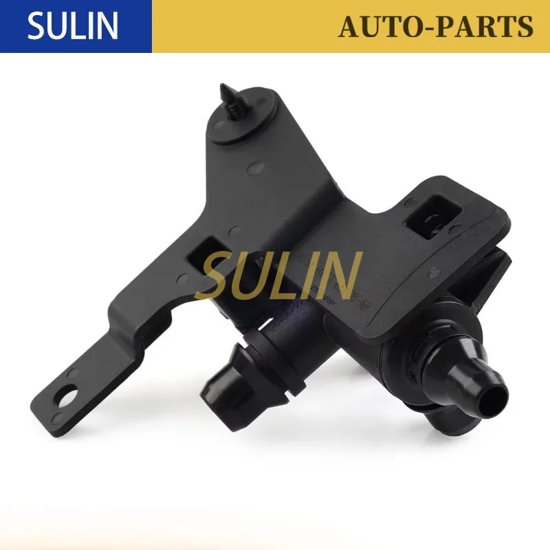 

LR116647 LR093685 T4N12568 T2H39321 Connector Tube Replacement Parts For Land Rover XE 2005 F-PACE 2016 XF 2016