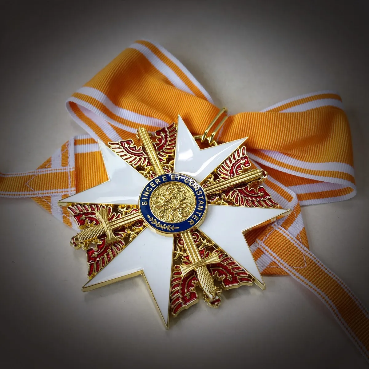 Roter Adler Medaille Great Cross Red Eagle Medal Three-layer Structure Metal Badge Neck Ribbon Medal Collection Gifts