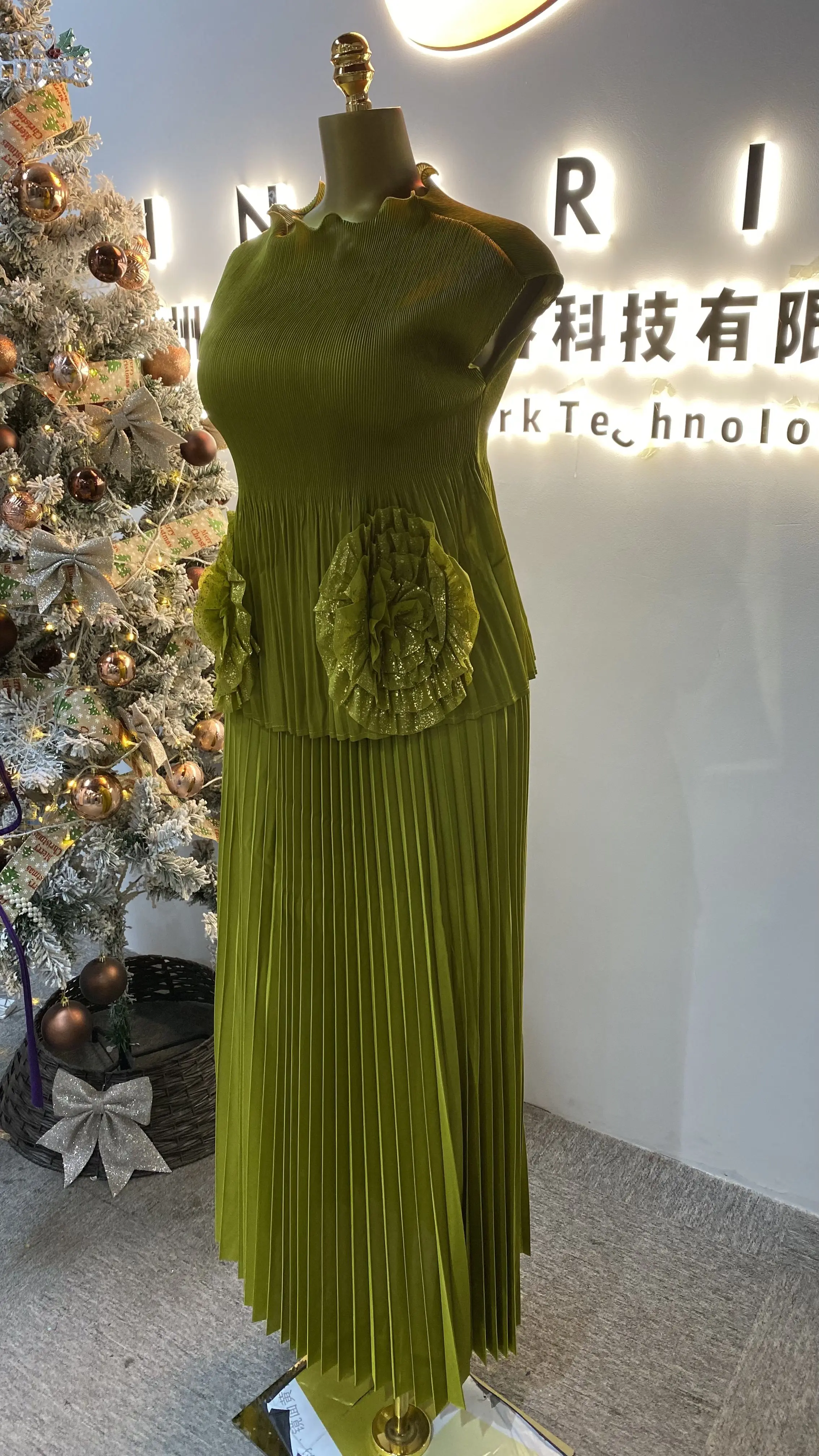 2025 New Style Pleated Women's Loose-fitting Fashionable Two-Piece Floral Dress-GZXX067