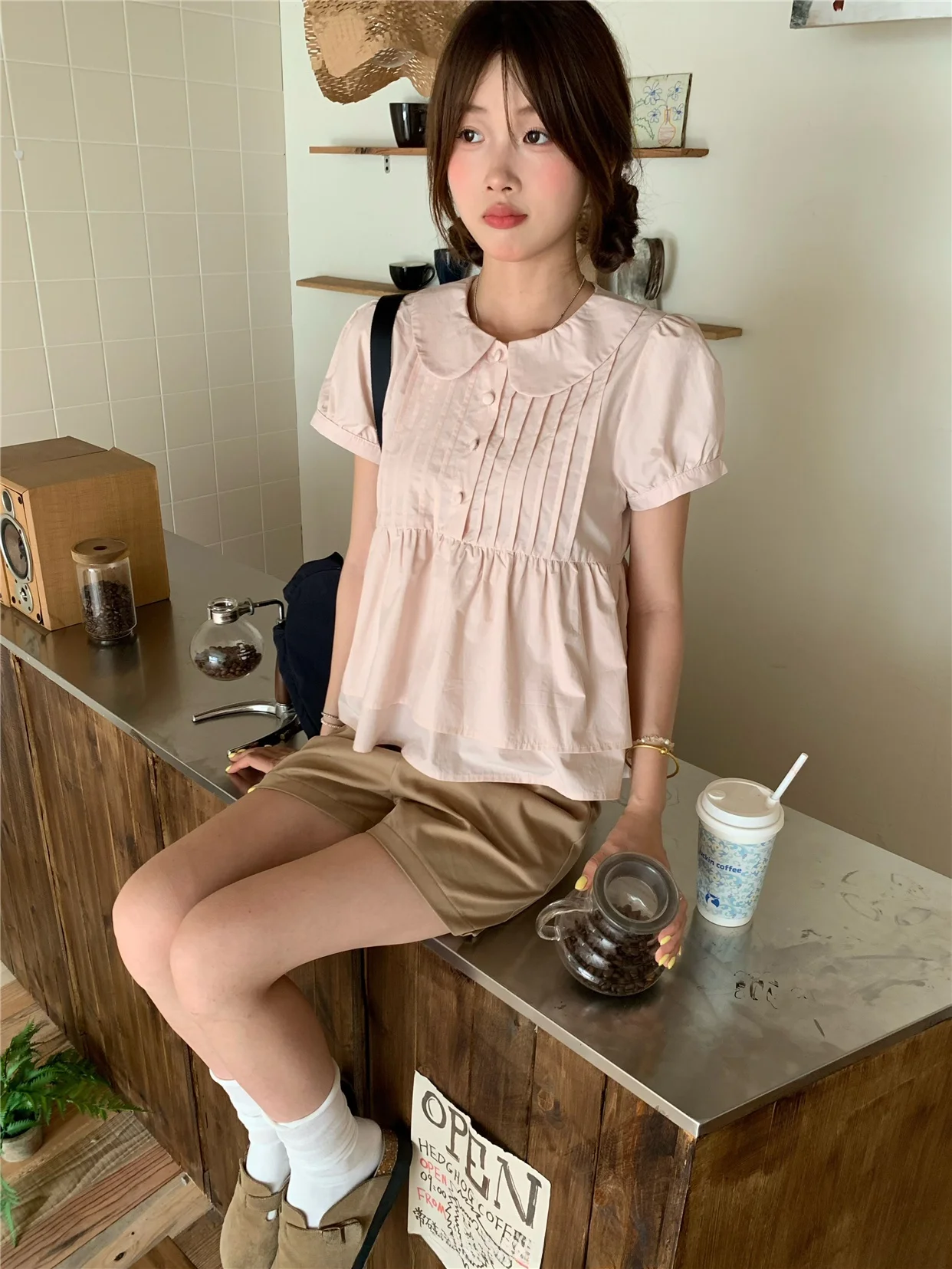 เสื้อเชิ้ตสีชมพูพองฟู แต่งระบาย แบรนด์ PPHOME ชาอู่หลงรสพีชขาว คอตุ๊กตา สไตล์ลำลองสำหรับฤดูร้อน