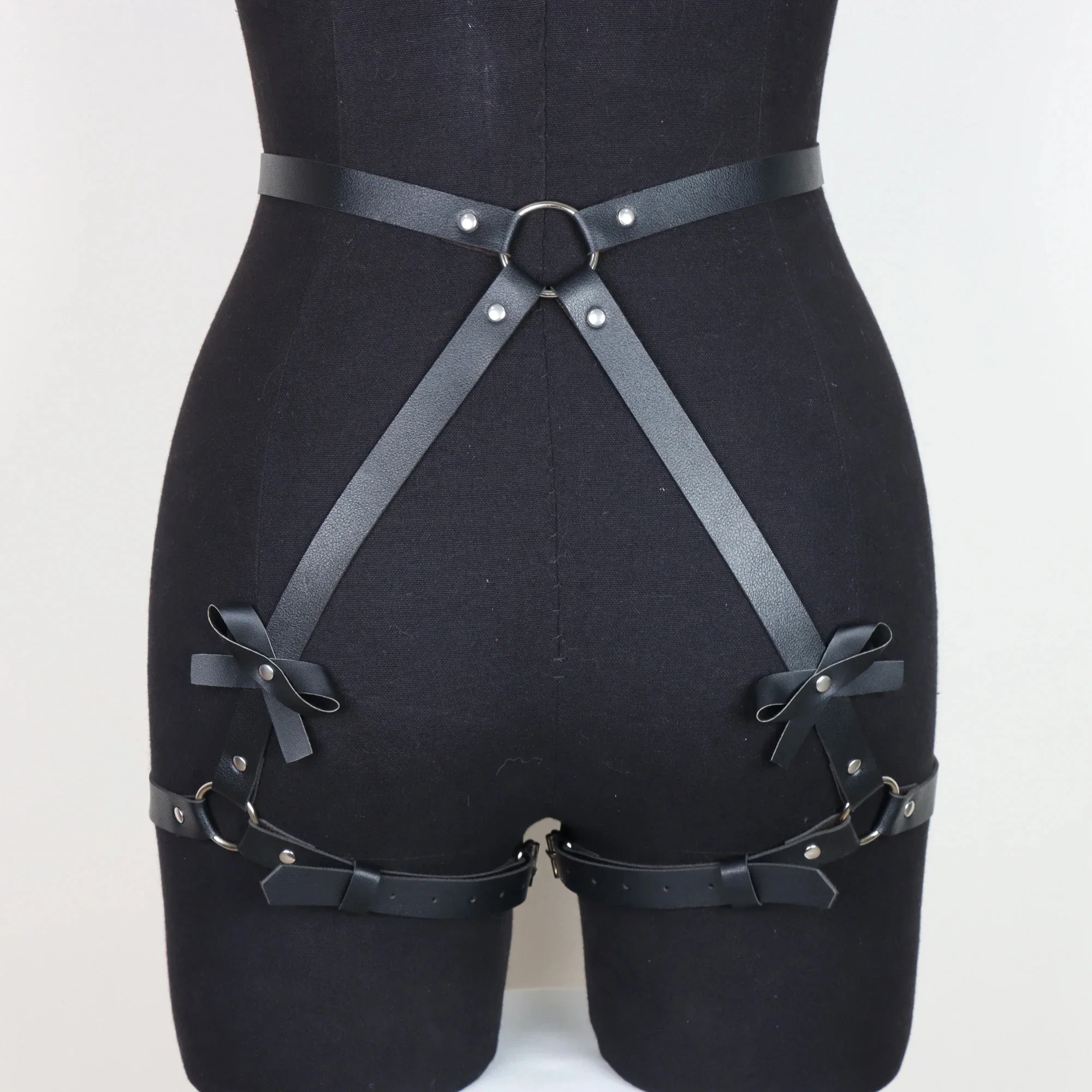 Arnés de pierna de cuero PU para mujer, lencería Sexy Bdsm, Bondage, liguero Y2k, ropa interior erótica gótica con lazo, ligas corporales fetiche