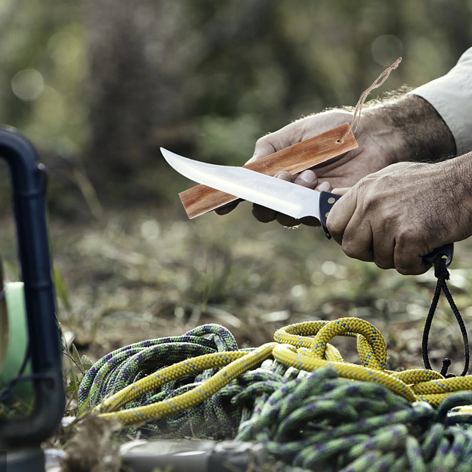 

2Pcs Outdoor Fire Starter Sticks Pine Wood Burning Tool Camping Survival Kit Fire Starter Tool Travel Wood Burner Supplies