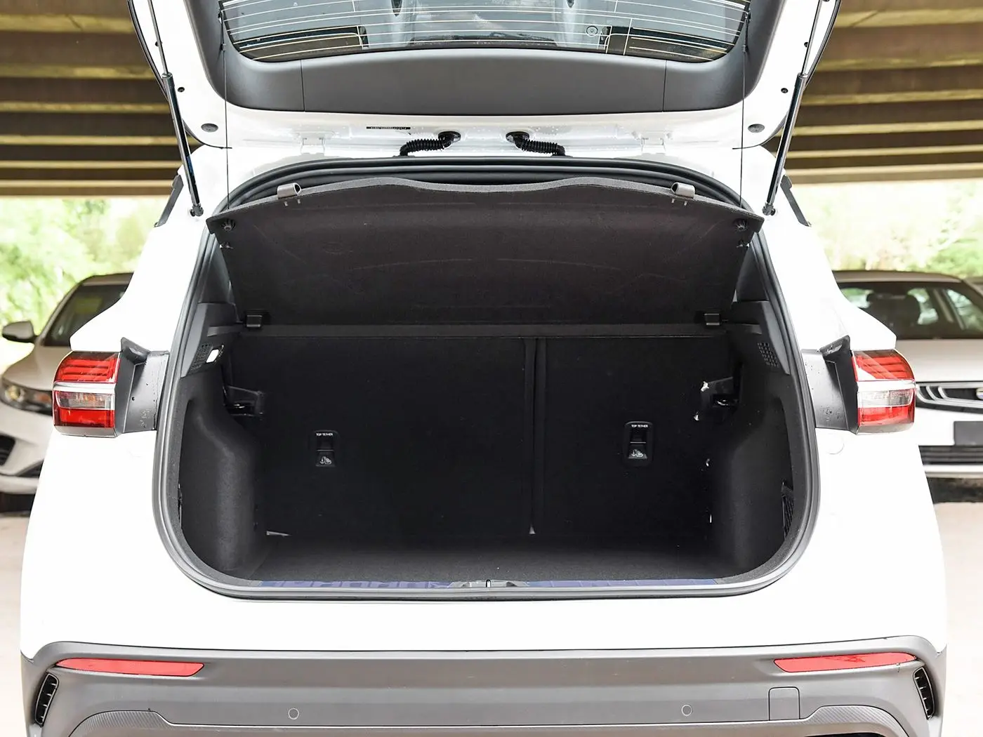 2PCS Back Door Stay For 2018-2025 Geely Binyue Coolray SX11/SE Proton X50 Rear Tailgate Boot Gas Spring Struts Prop Lift Support