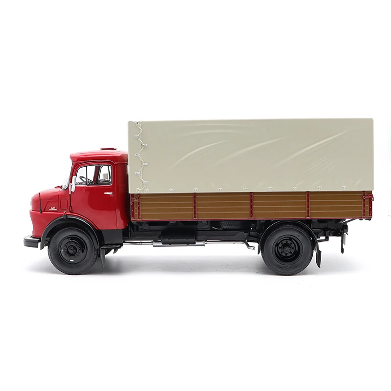 Mercedes-Benz L911 Short-Nose Medium-Sized Truck, Cargo Vehicle