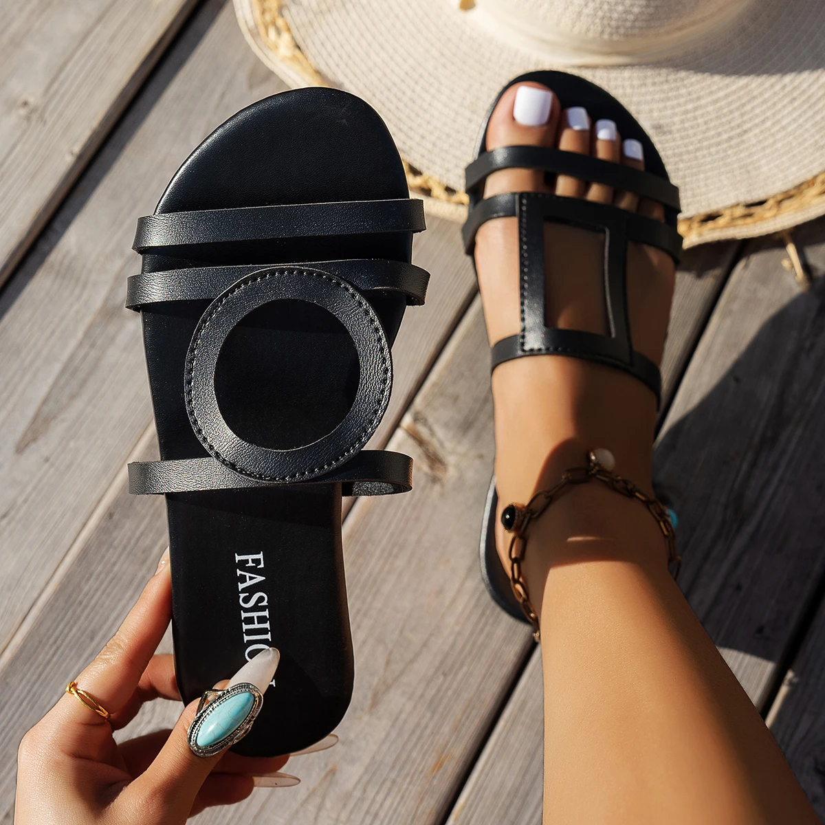 

2025 Women Flat Slippers Summer Outdoor Shoes Non-slip Casual Slippers Women Plus Size Fashion Luxury Sandals Home Slides Women