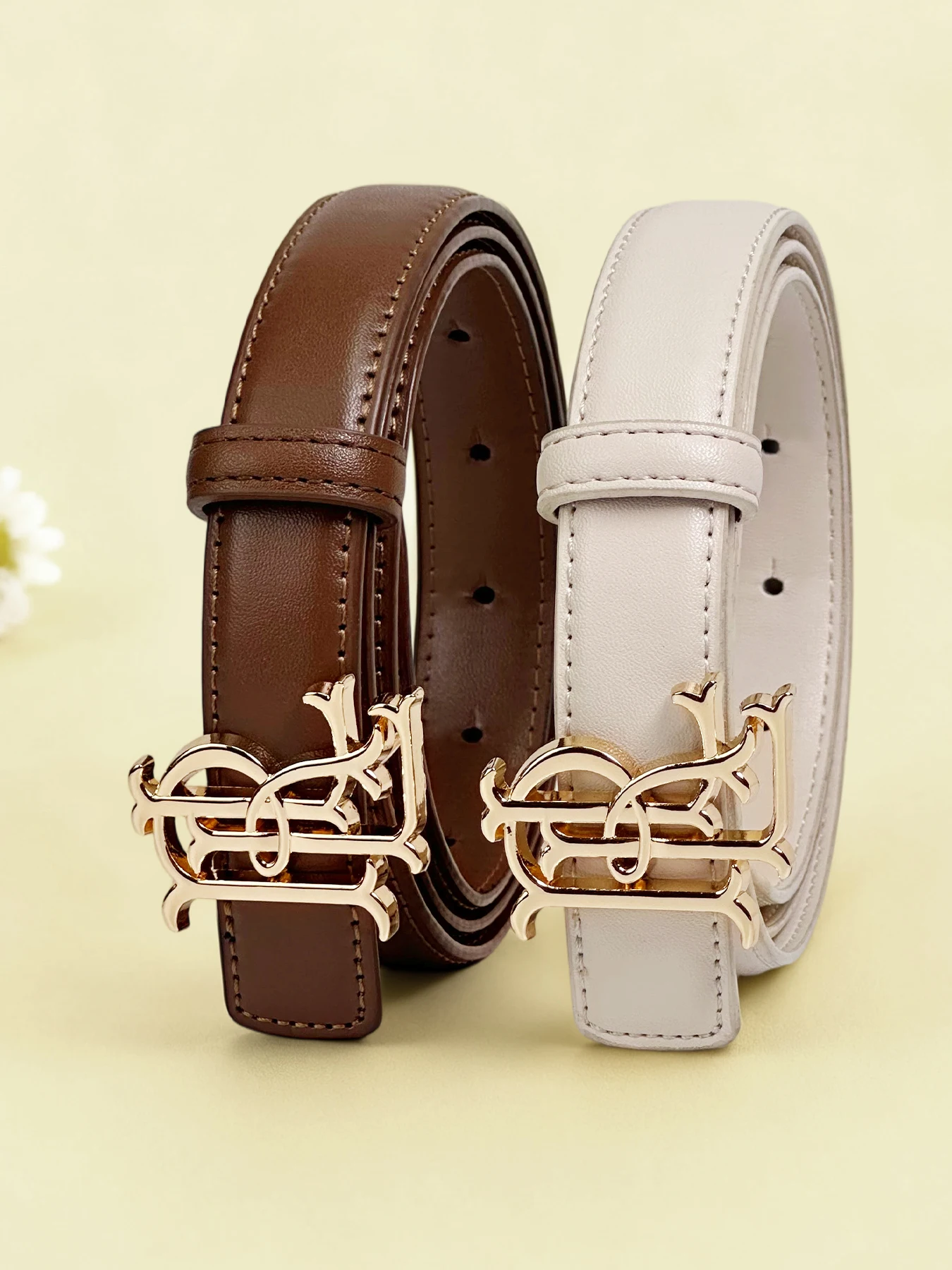 Sabuk Wanita Ukuran Besar dengan Ikat Pinggang yang Dapat Diperpanjang dan Gesper Huruf Emas, Aksesori Jeans Mewah untuk Definisi Pinggang yang Stylish