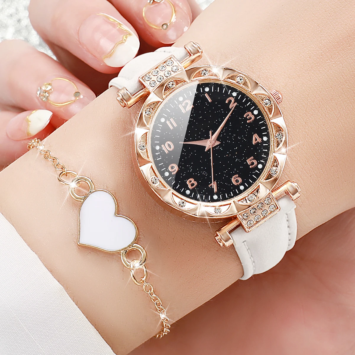 4pcs/set Fashion Women Leather Strap Quartz Watch with Heart-shaped Bracelet White Black Set