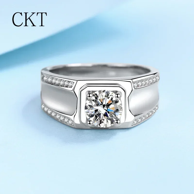 18K White Gold Men's Ring Luxury Pt950 Platinum Four Claw Set 1 Carat Moissanite Diamond Rings Wedding Jewelry Boyfriend Gift