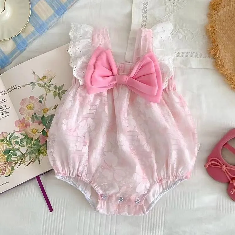 Macacão fofo com alças de laço grande para meninas recém-nascidas, forro de algodão respirável, roupa moderna para fotos de bebês e atividades ao ar livre