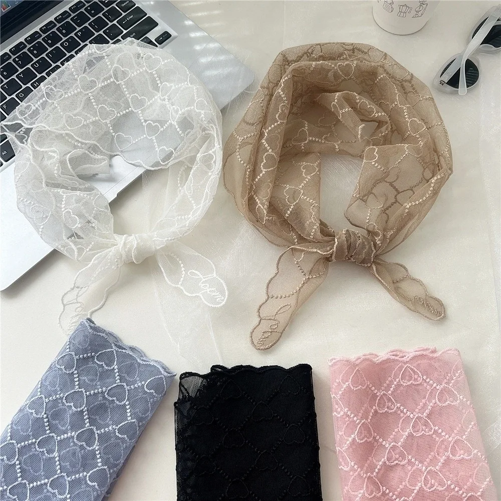 

Versatile Elegant Silk Scarf Retro Breathable Triangular Scarf Heart Pattern Binder Scarf Women's Accessory