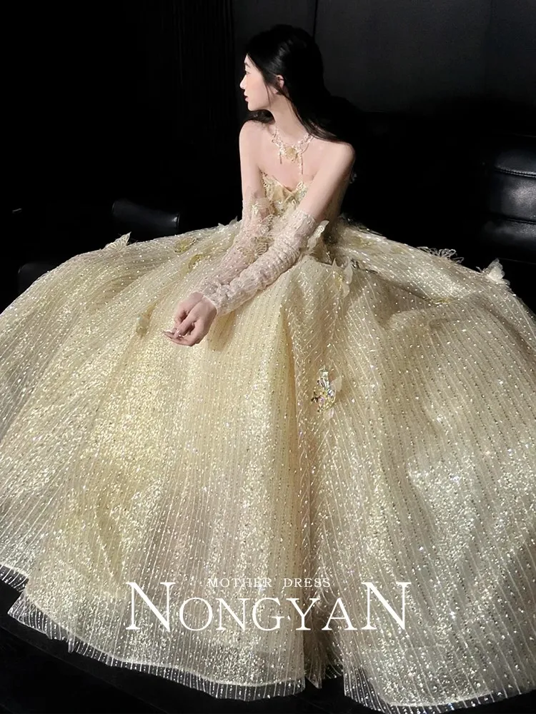 Een nieuwe strapless afstudeerceremonie, lichte luxe ochtendjurk en roosterjurk voor gastheer van banketten