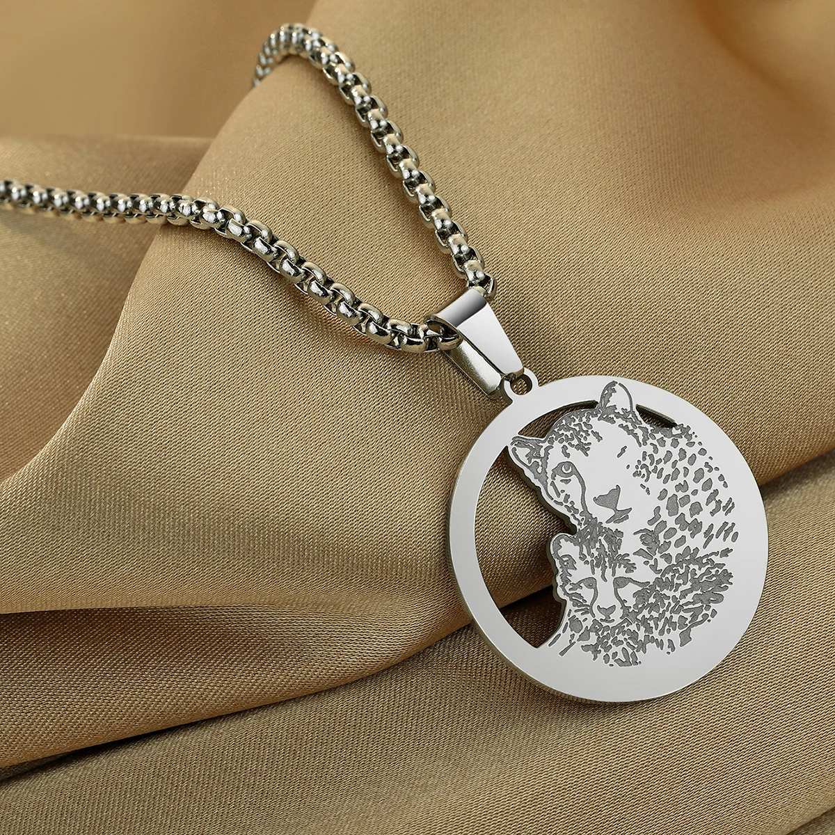 Cxwind Minimalist and fashionable stainless steel necklace with gentle cheetah pattern pendant wedge shaped anniversary birthday