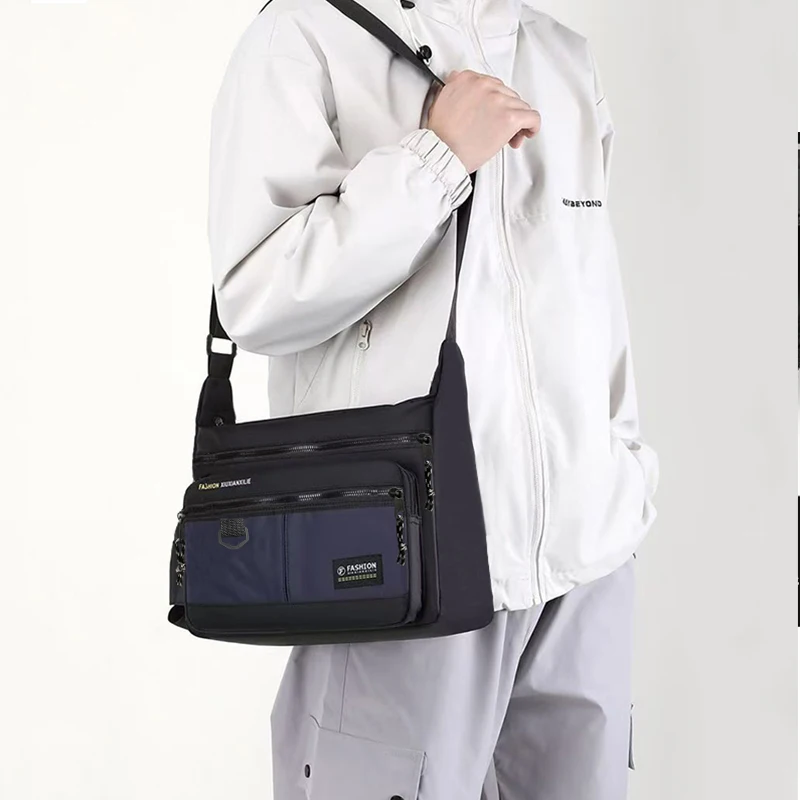 

The men's business bag can be carried on one shoulder and is suitable for business negotiations and transactions.