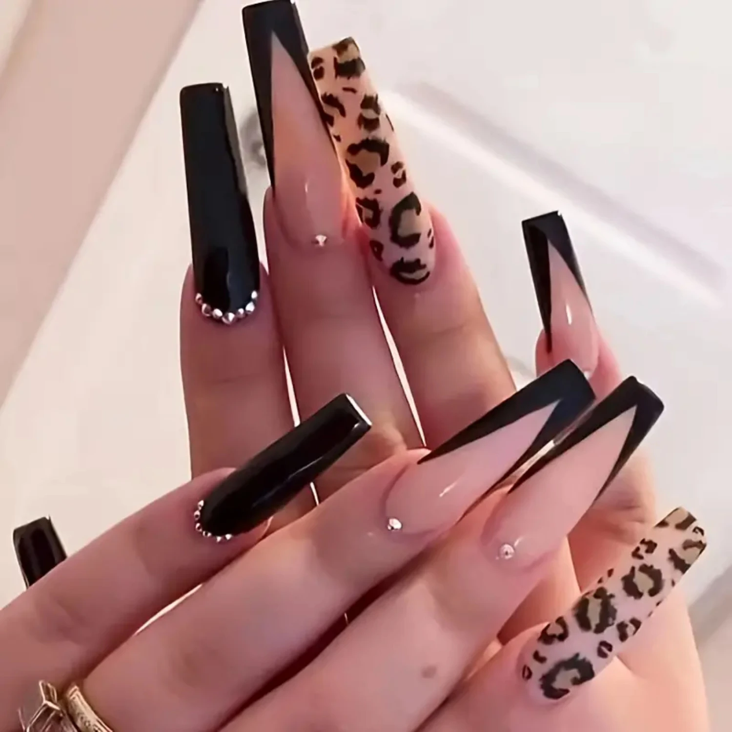 

Beautiful French Black Leopard Print False Nails Coffin Shape Full Cover Rhinestones Fake Nails Acrylic Press On Nails Long Tips