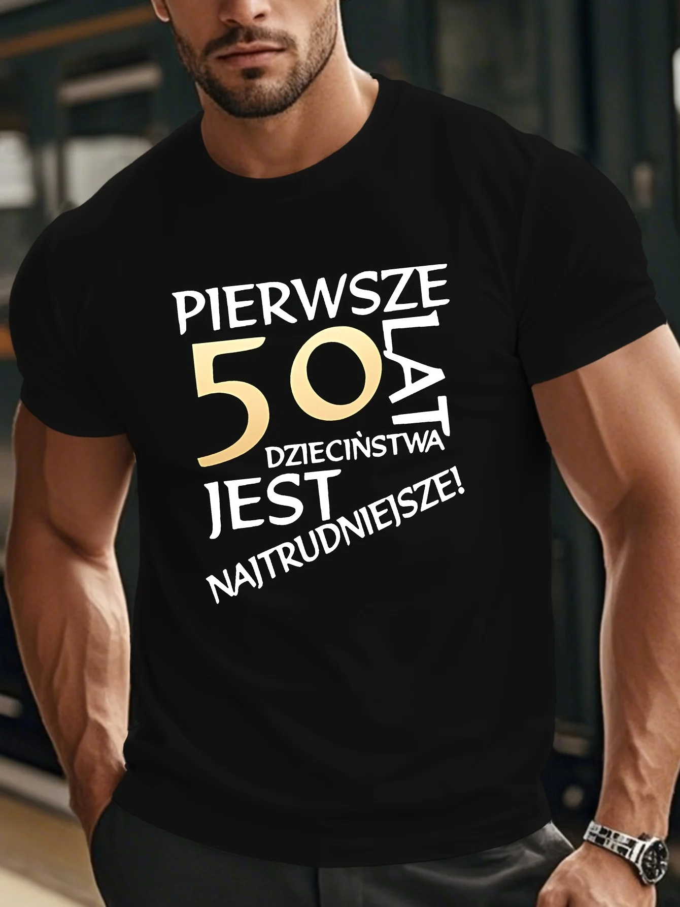 T-shirt drôle pour homme pour son 50e anniversaire, design en langue polonaise avec texte et numéro 50 en polonais - Chemise décontractée à manches courtes en coton léger à col rond pour les célébrations importantes et les tenues décontractées - Cadeau humoristique pour les fans de la culture polonaise - Noir