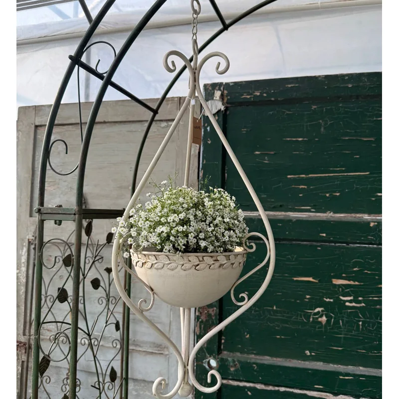 

Винтажное металлическое подвесное кашпо, белая декоративная чаша с узором в виде листьев, 20 см, подставка для садовых цветов с резной отделкой