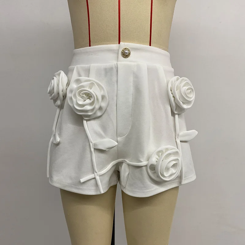 Benuynffy 꽃 아플리케 우아한 하이 스트리트 화이트 반바지 2025 여성 여름 솔리드 탄성 허리 OL 캐주얼 매칭 반바지