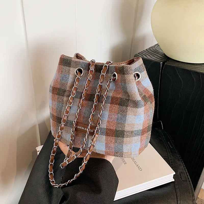 

Trendy Crossbody Bag 2025 New for Women, Lightweight Plaid Shoulder Purse, Casual Vintage Bucket Bag for Daily Outings