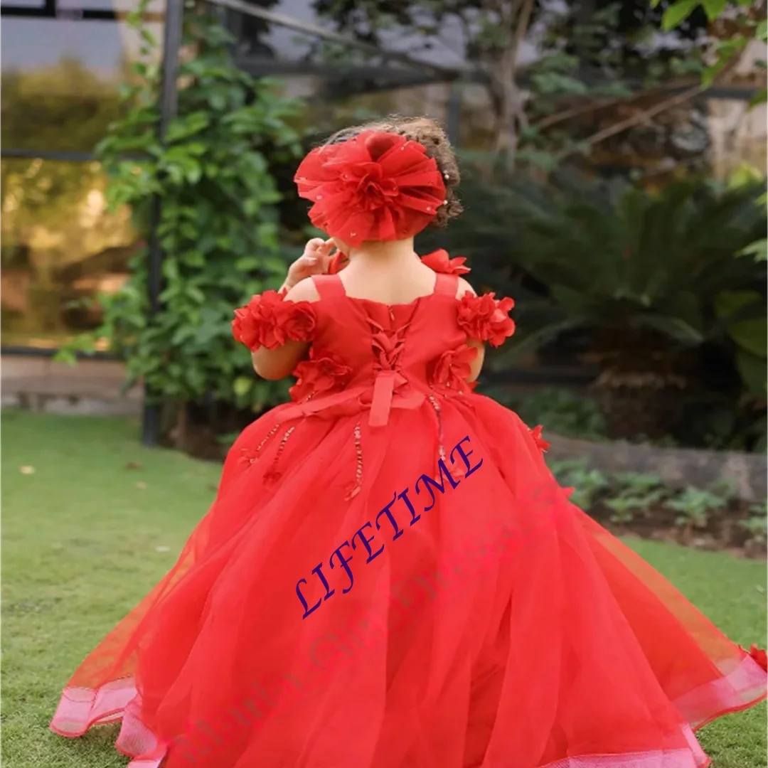 Abito da ragazza di fiori carino e soffice rosso personalizzato con design a spalle scoperte Adatto per feste di compleanno per bambini Feste da ballo Bridesma