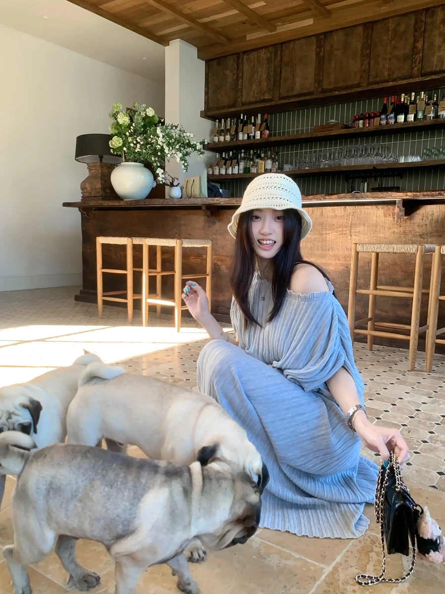 

Элегантный комплект: плиссированный вязаный жилет и шелковая юбка миди с коротким рукавом, полосатый узор, весенняя коллекция, женская мода