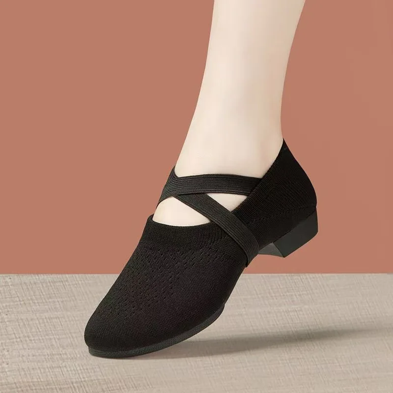 2026 New Mesh Breathable Dance Shoes Cross Elastic Bands 2.5Cm Low Heel Soft Soled Dance Shoes Women's Modern Dance Shoes