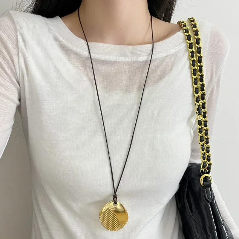 Bijoux modernes personnalité cordon chaîne peigne pendentif collier pour femmes fille 2025 tendance nouvelle offre spéciale Design accessoires