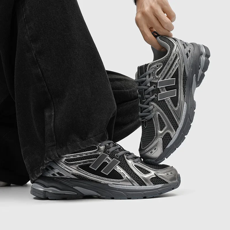 2025 رمادي فضي سائل فضي عارضة الاحذية الرجالية أحذية أبي الرجعية البوليستر قماش ترقية تنفس الأحذية الرياضية