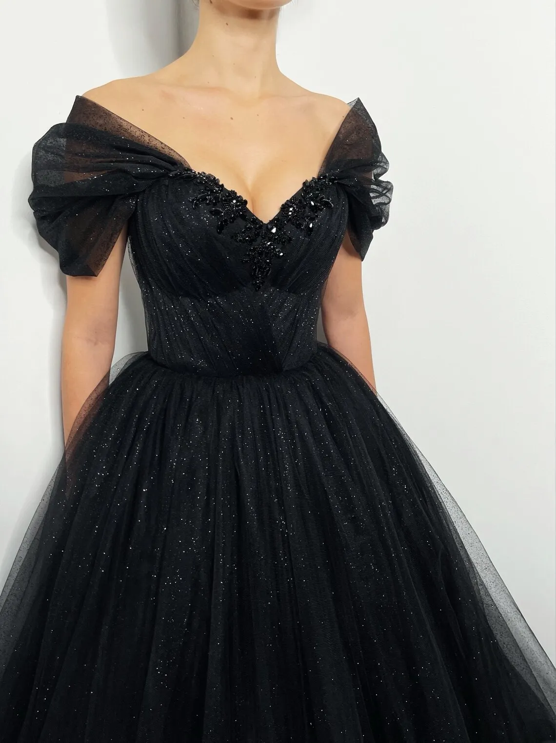 Beaded Sparkly Evening Dresses Goethe Black Off Shoulder Tulle V Neck Long Floor Length Formal Party Prom Gowns Custom made