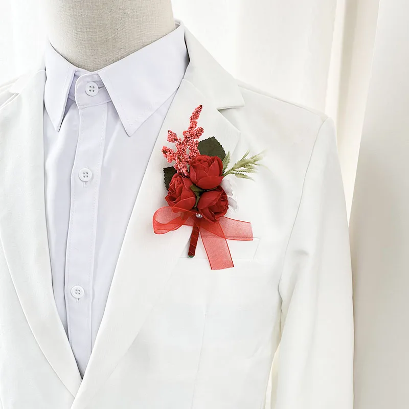 Boutonniere-flores artificiales para hombre, accesorios de boda, rosas rojas, ramillete de muñeca de seda y marfil