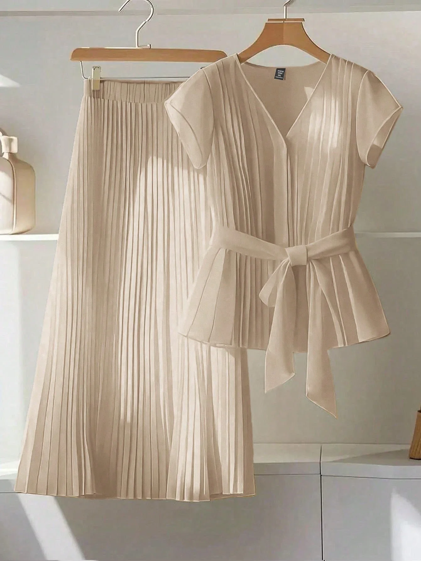 

Women Elegant Solid V-Neck Pleated 2 Piece Set With Bowknot Waist Band Ruffle Skirt Suit