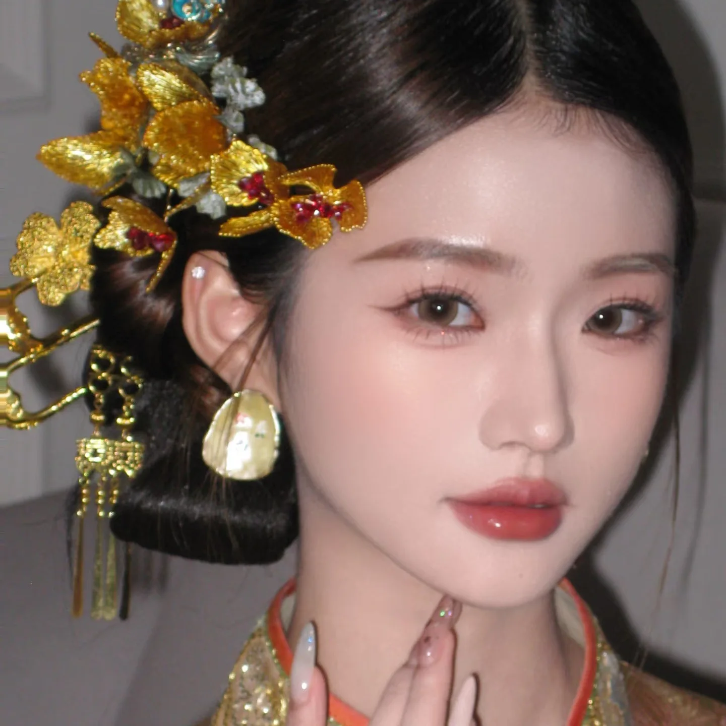 

Китайский головной убор Xiuhe, тяжелая промышленность, аксессуары с золотыми цветами, свадебные аксессуары ручной работы, аксессуары для волос