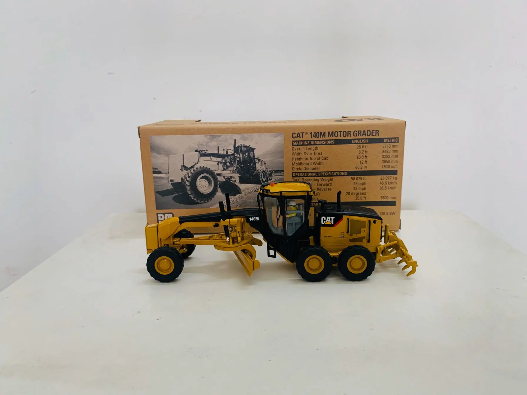 

DM 140M Motor Grader 1/50 Scale DieCast Masters 85236C New in Box