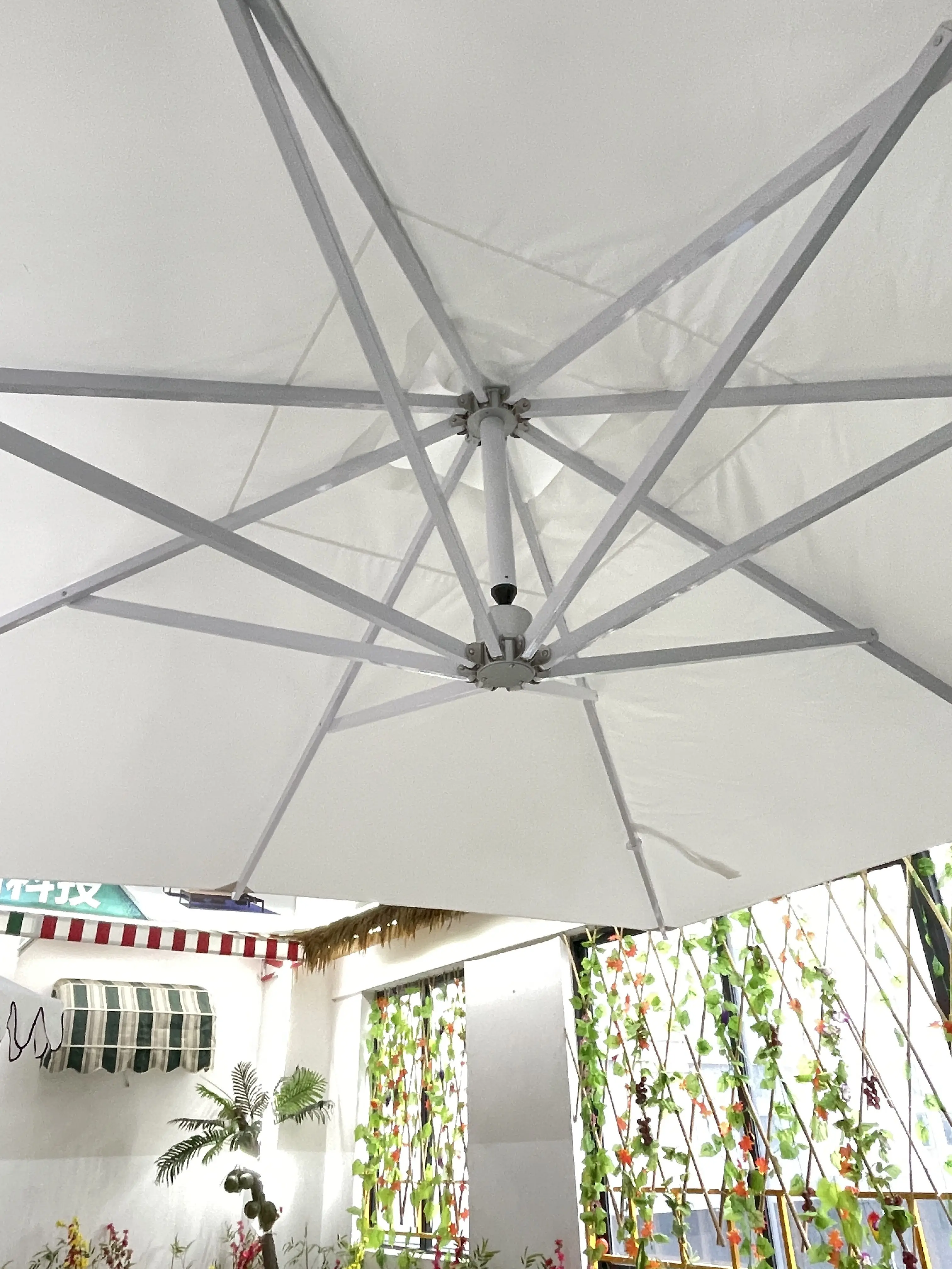 Luxury Large Cantilever Restaurant Umbrella Outdoor Commercial Patio Parasol Metal Furniture for Courtyard Park School Entry Use