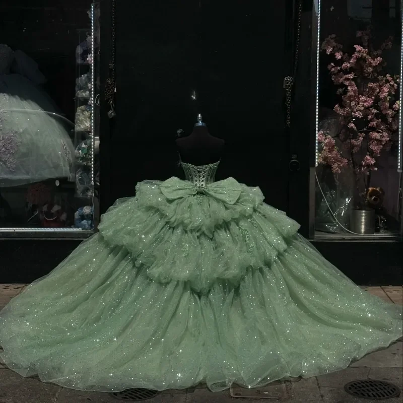 Robes de Quinceanera à lacets vert sauge brillant, grand nœud, robe de Rhà plusieurs niveaux, corset personnalisé