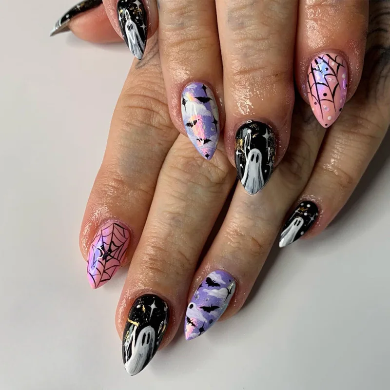 24 pièces Halloween amande faux ongles avec Ins style fantôme conception portable faux ongles avec motif toile d'araignée presse sur les ongles