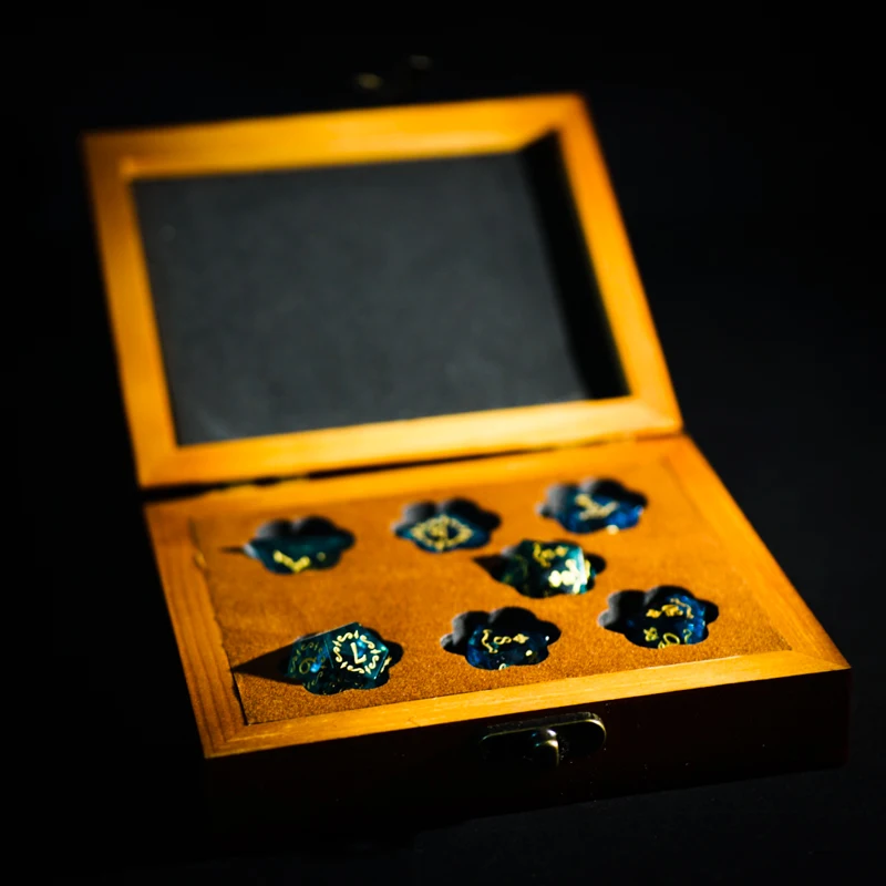 7 loch Holz Würfel Box Karton Würfel Fall Dnd Würfel Halter Rechteck Holz Würfel Lagerung Schmuck Perlen Boxen D & D RGP Benutzerdefinierte Geschenke