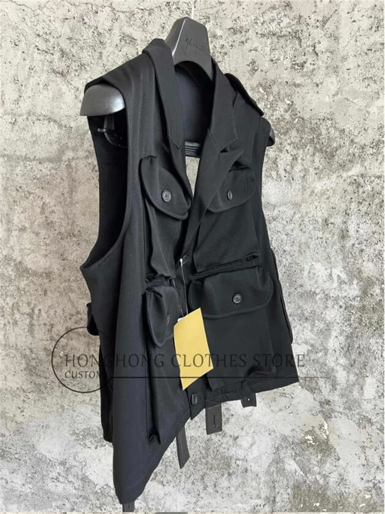 Original multi-pocket design, hollowed-out back design, tailored sleeveless custom-sized jacket with a suit collar