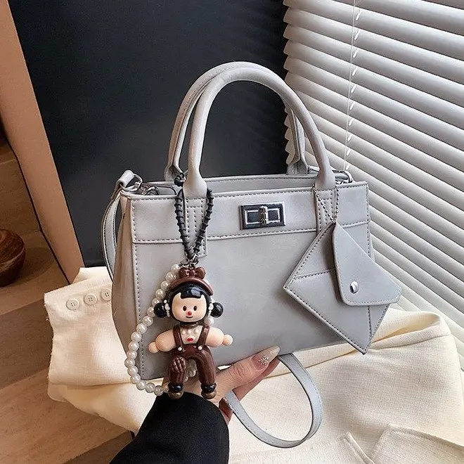 

New Korean Version Bucket Bag Women's Niche Armpit Bag High-end Tote Messenger Bag Fashionable Versatile Commuter