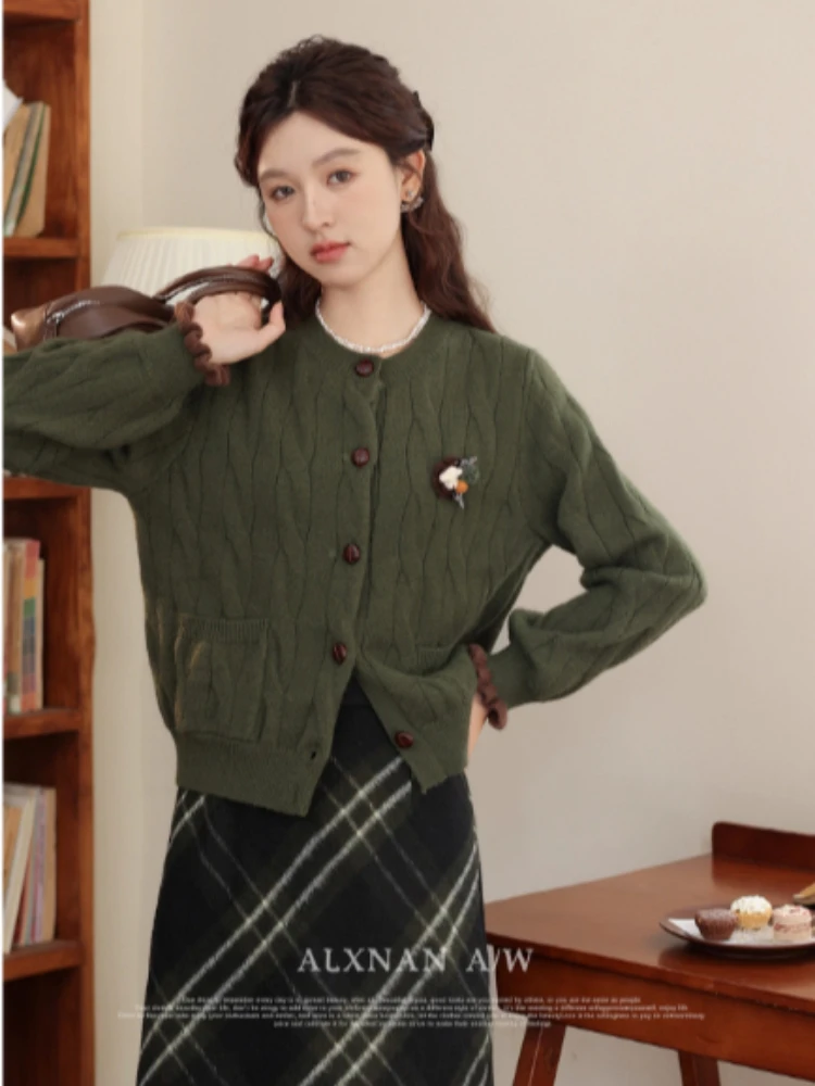 

ALXNAN Sweet Sweater Woman Pockets Lantern Sleeve Bear Brooch Knitted Cardigan Autumn Winter Vintage Versatile Knitwear LXN32687